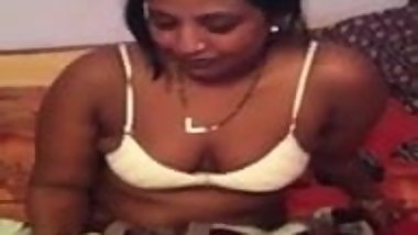 Aunty nay 200 rupay may dikhaya