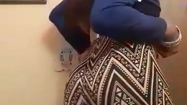 Again, Ricky shakes her goods!!